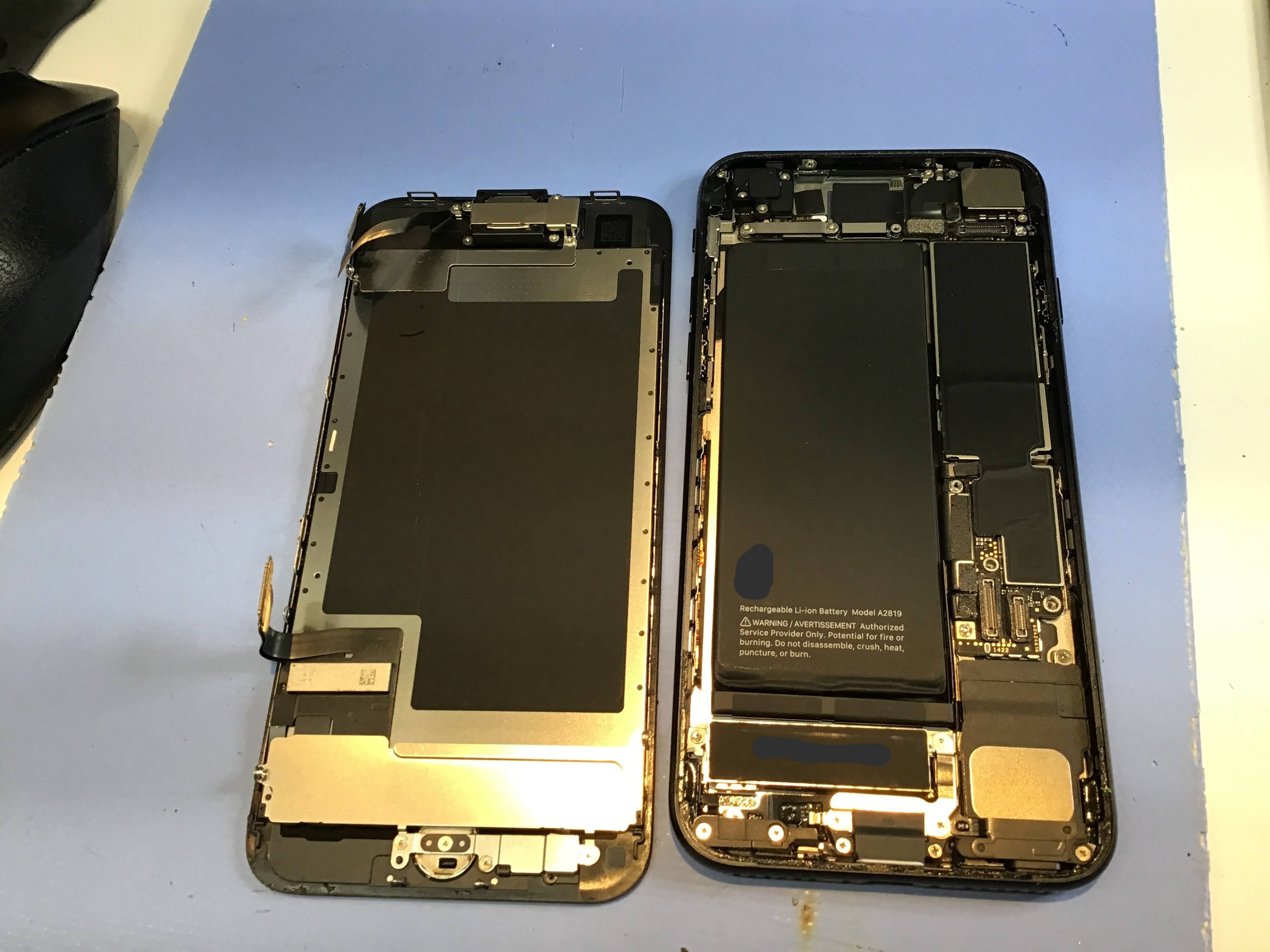 iPhoneのバッテリー交換は、データそのまま・即日修理のスマホ修理工房京王聖蹟桜ヶ丘ショッピングセンターB館店へ！